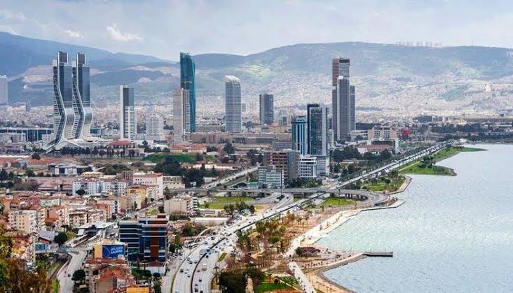 Öğrenci Evi mi, Özel Yurt mu? Bornova 2026 Barınma Rehberi
